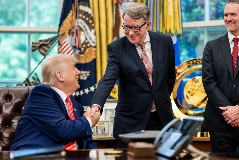 Peter Mandleson shakes hands with Donald Trump in the Oval Office. Photo credit: Rawpixel / Shutterstock.com
